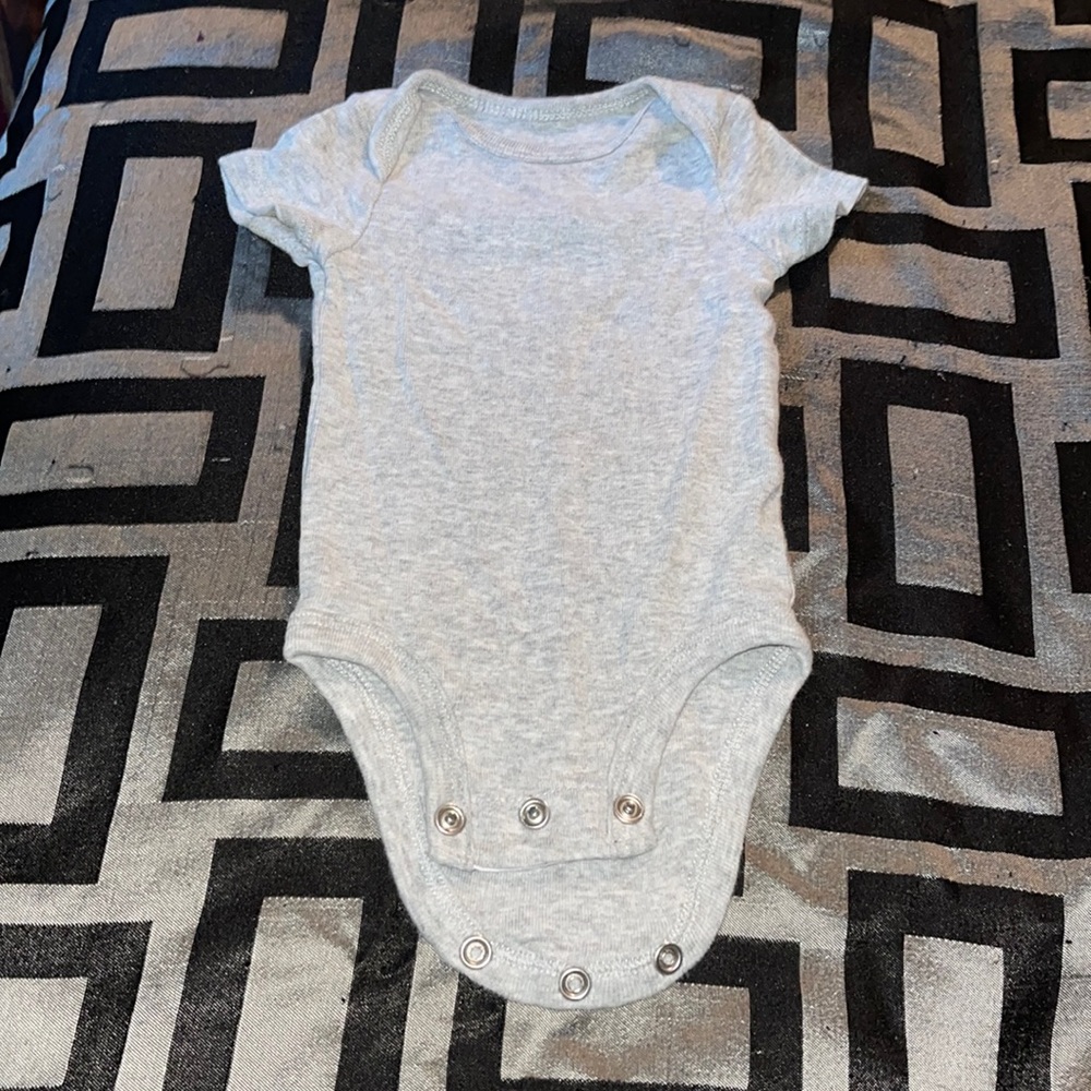 Baby boy onesies.. 5 for $5!!!!